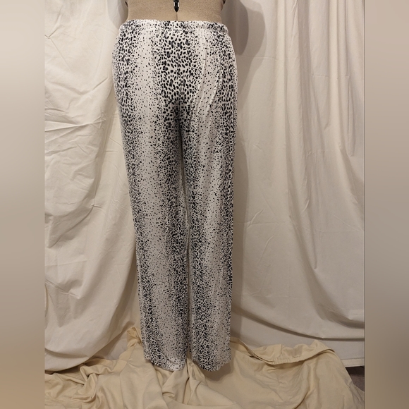 Liz Claiborne lounge pants size Small - Picture 2 of 4